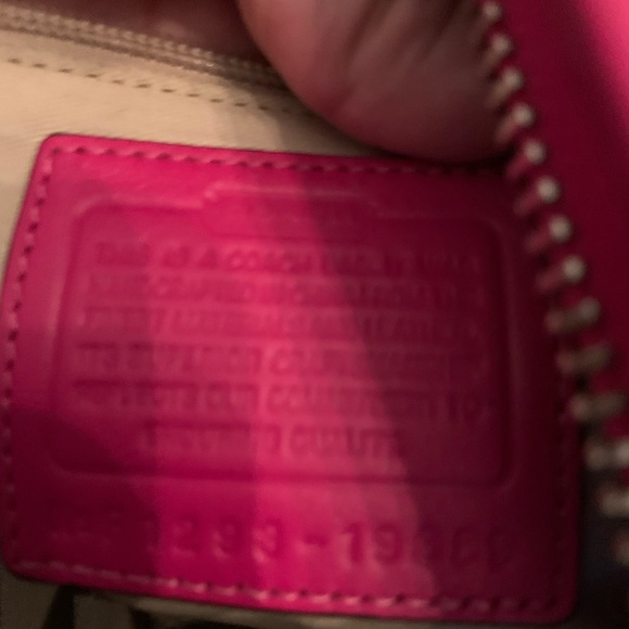 Like new Hot Pink Coach shoulder hobo bag - Picture 8 of 10